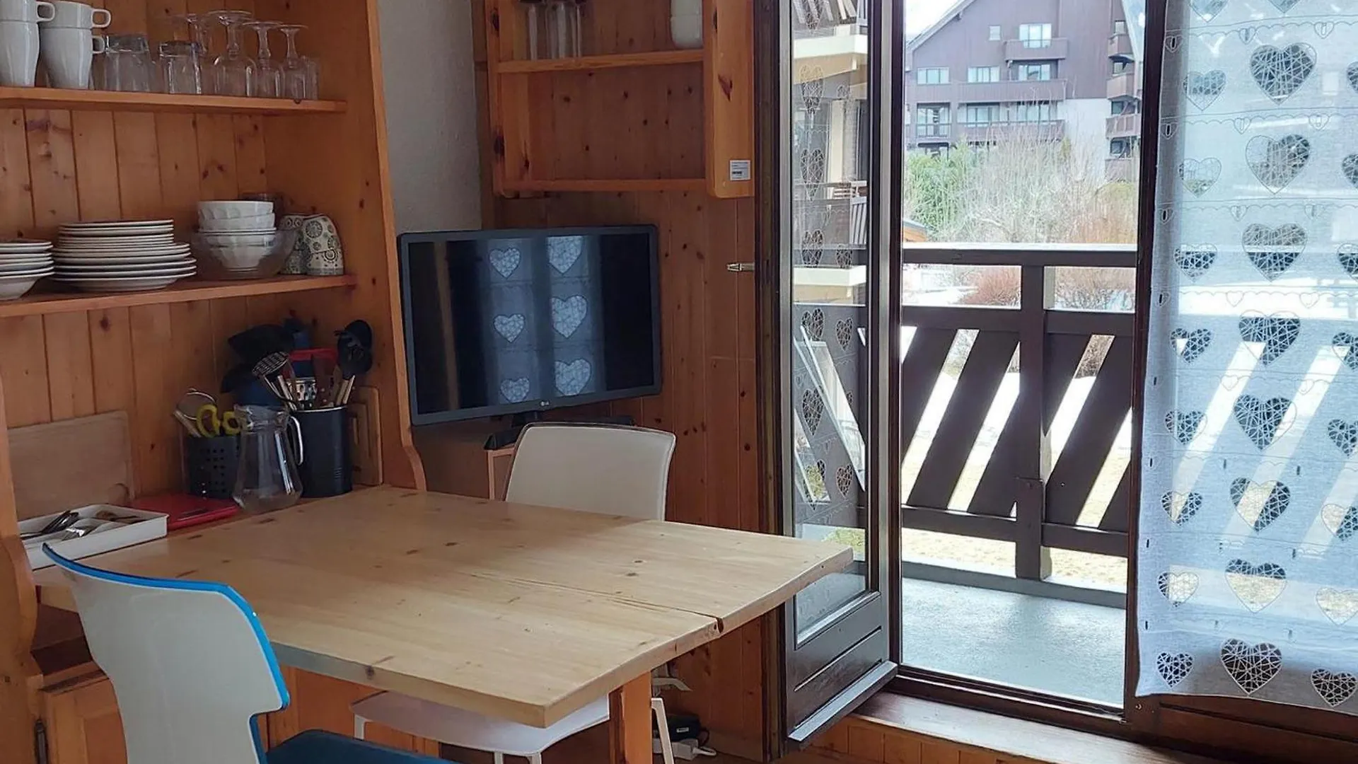 Apartment Appartement Calme Avec Balcon A Chamonix, Parking Et Wifi Inclus - Fr-1-517-70